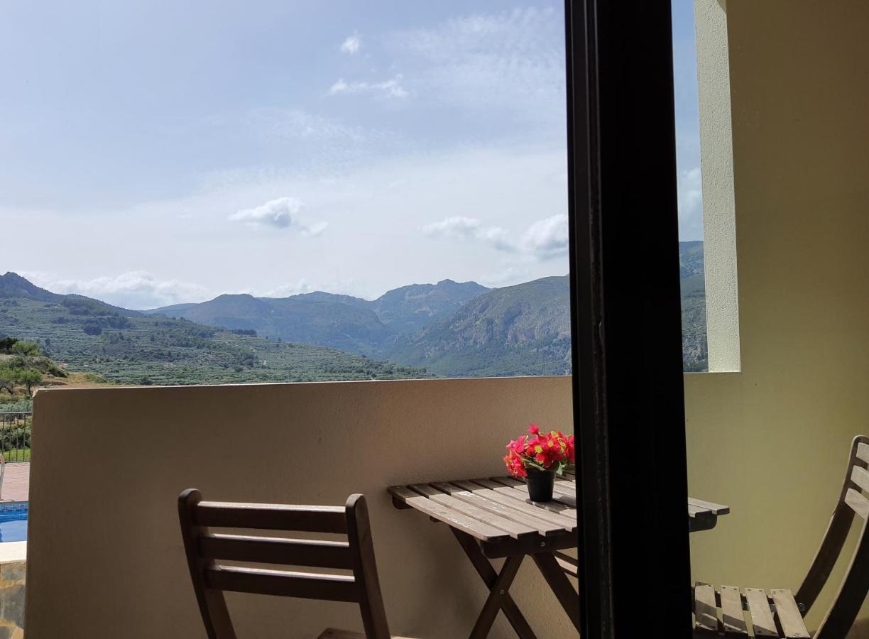 Apartamentos Serrella - Rural Guadalest Benimantell Oda fotoğraf